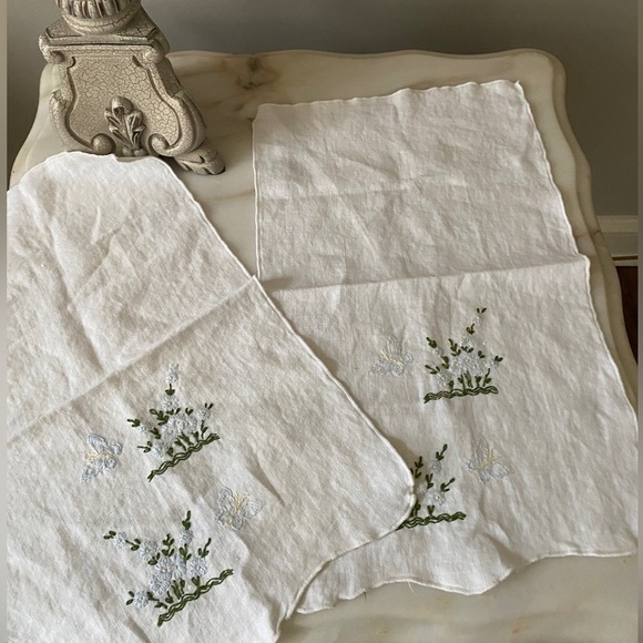 Vintage Embroidered Hand Towels Floral Print - Picture 1 of 9